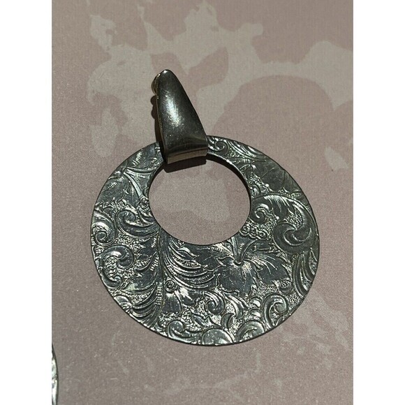 Vintage 70s Silver Tone Filigree Flower Hoop Clip Earrings Boho Hippie - Picture 7 of 9